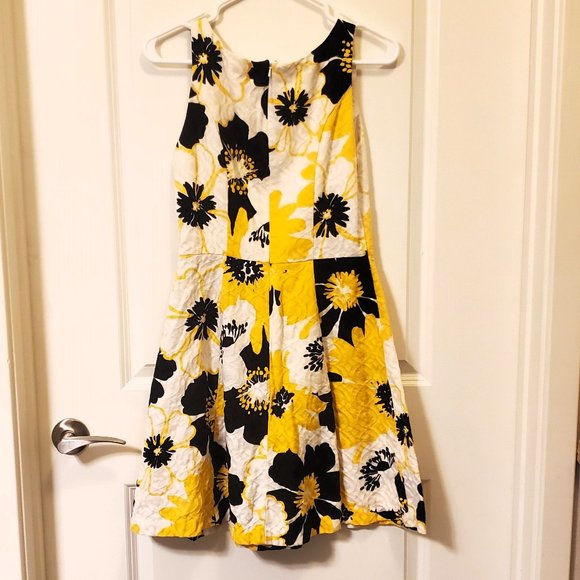 Sangria Black White and Yellow Floral Knee Length Dress Size 4 - Picture 6 of 9